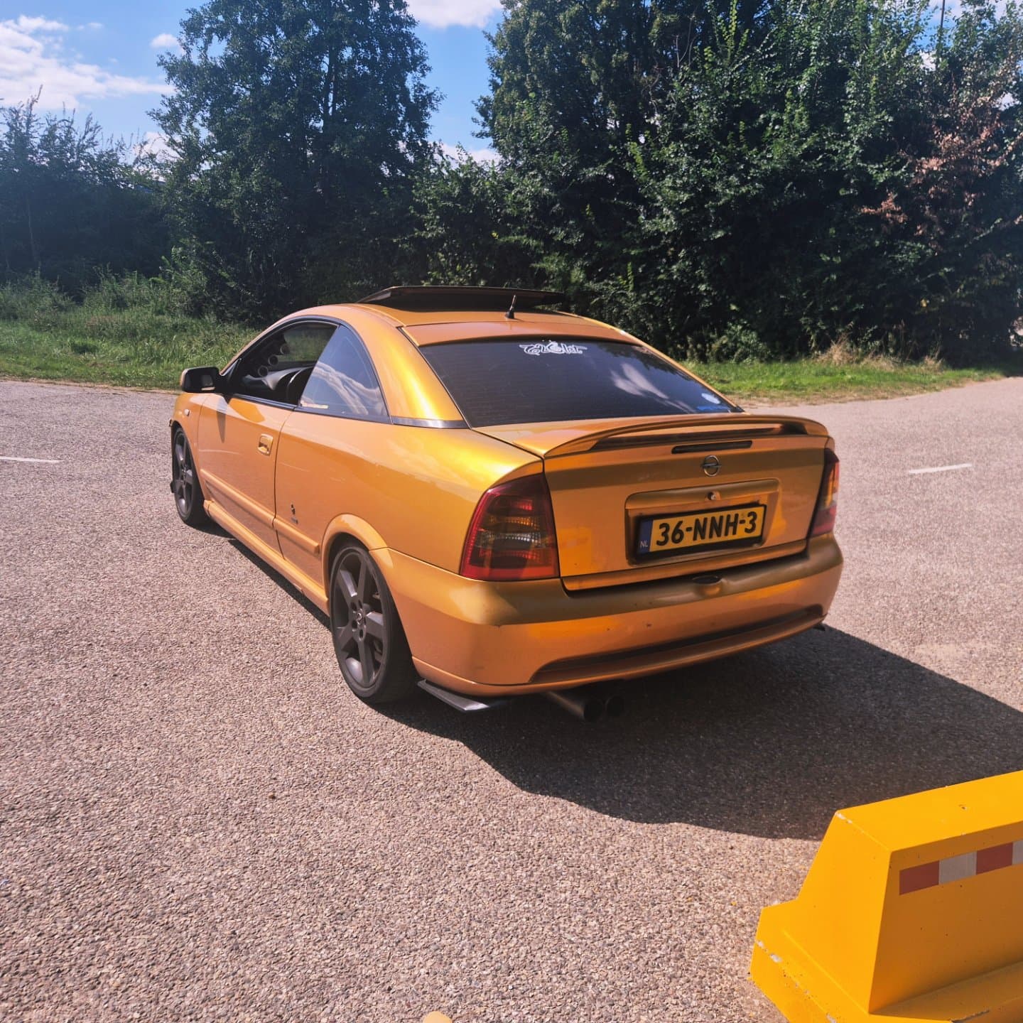 Yellow-coupe image 2