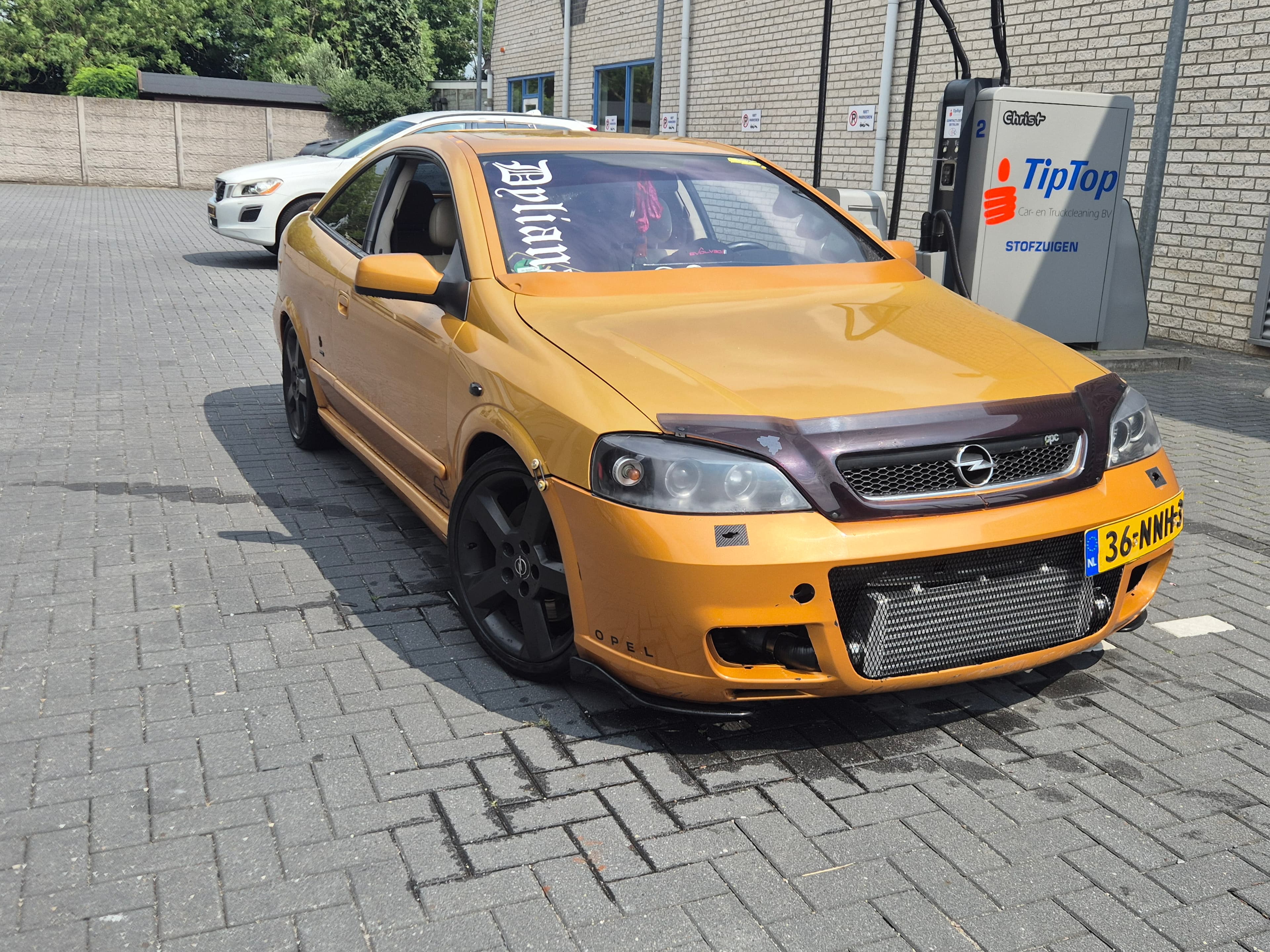 Yellow-coupe image 5